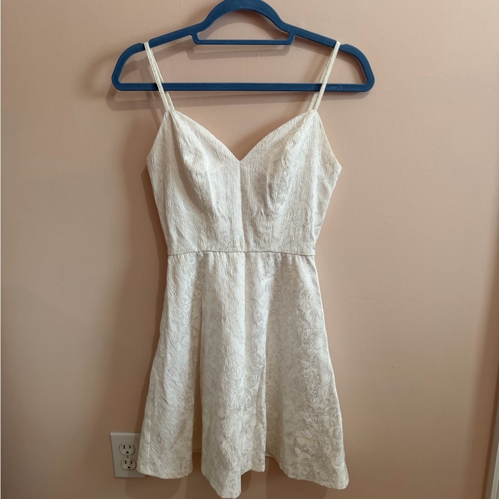 AQUA Elegant White Spaghetti Strap Dress
